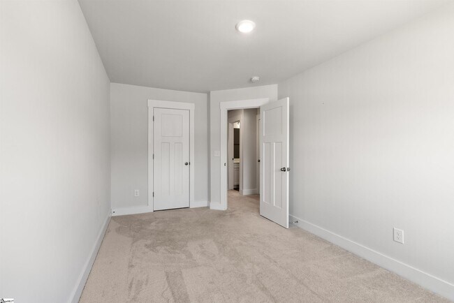 Building Photo - 127 Shallons Dr