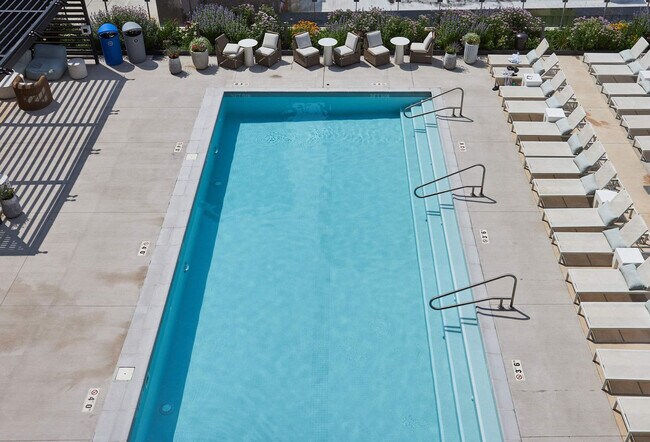 Building Photo - 1000 S Michigan Ave