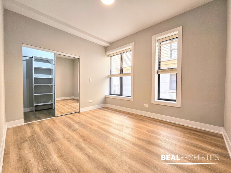 Building Photo - 428 W Belden Ave