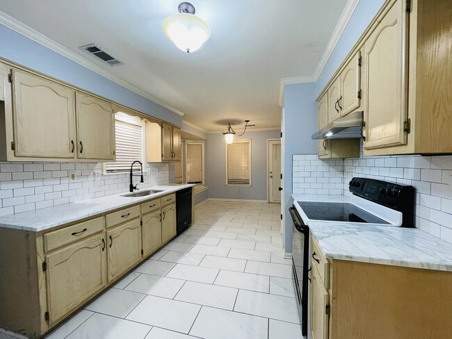 Building Photo - 2256 Lake Springs Ln