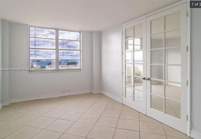 Building Photo - 1455 N Treasure Dr