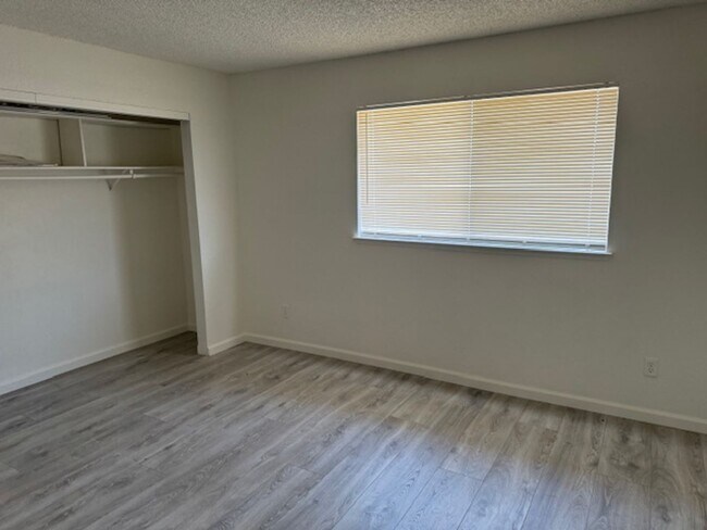 Building Photo - Duplex for Rent in S. Sacramento