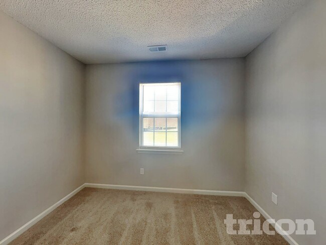 Building Photo - 2009 Fort Manden Dr