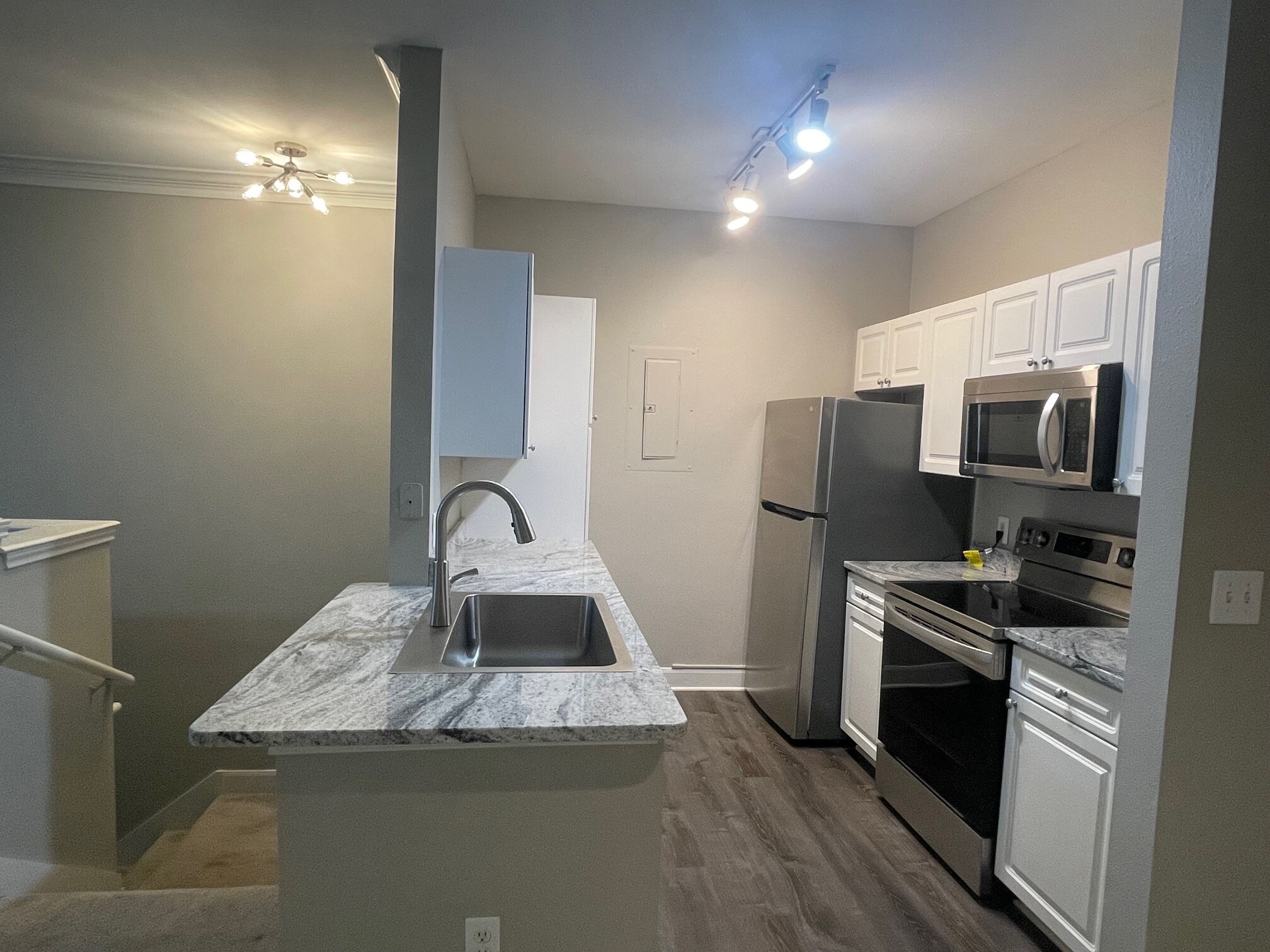 Building Photo - 11619 Tomahawk Creek Pky