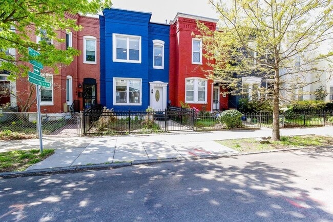 Building Photo - 1247 I St NE