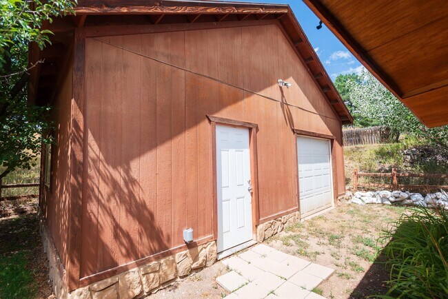 Building Photo - 307 N 3rd St