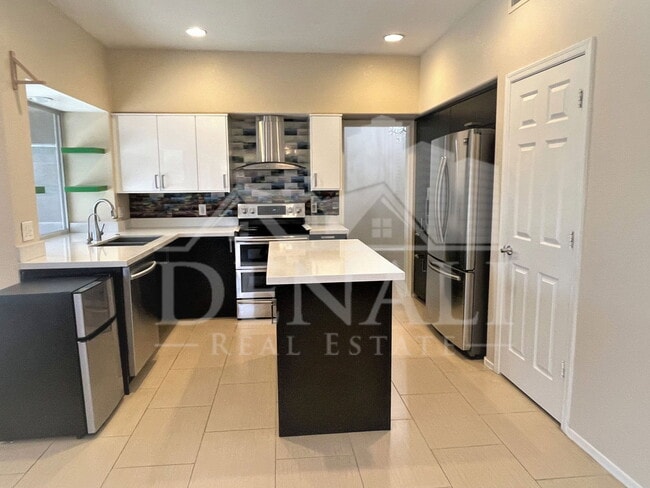 Building Photo - 8372 S Stephanie Ln