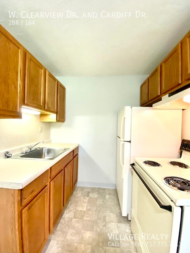 Building Photo - 51 W Clearview Dr