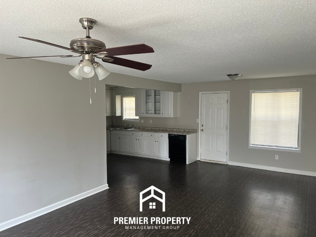 Building Photo - Charming 3BR/2BA Home in Huntsville | Hardwood Floors, Fireplace & 2-Car Garage
