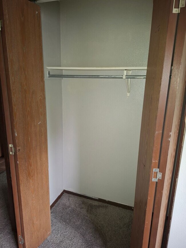 Building Photo - 3 Bed, 2 bath house with  carport