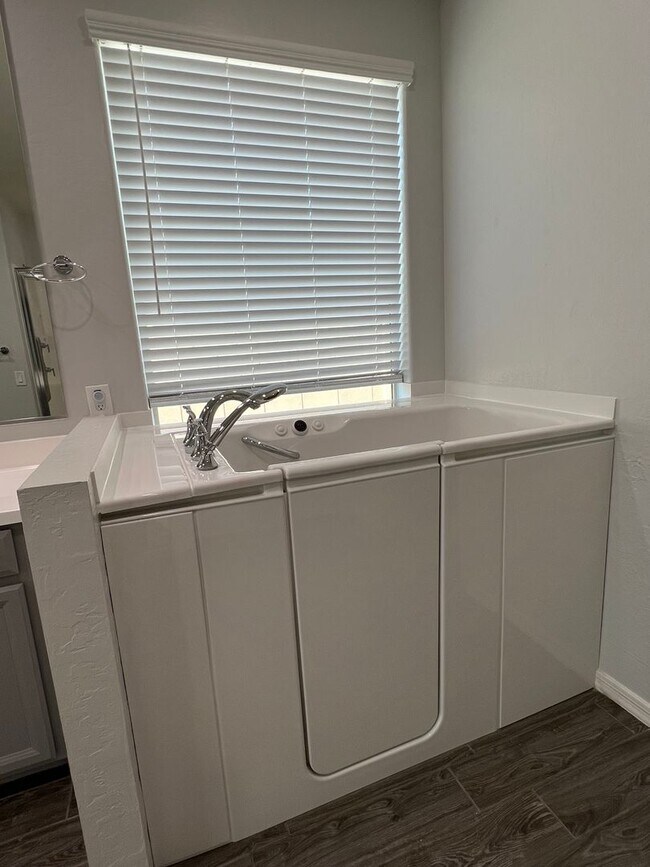 Building Photo - 2019 Build in Gated East Mark Community