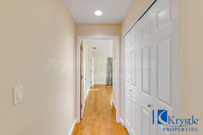 Building Photo - 664 Julmar Cir