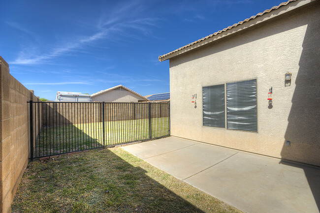 Building Photo - 3Bed/2Bath House at Greenway/Litchfield! J...