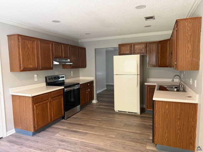 Building Photo - 107 Barrington Pl N