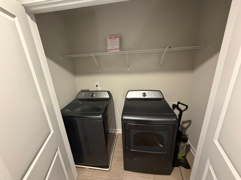 Building Photo - Room in Townhome on Lakeview Crk