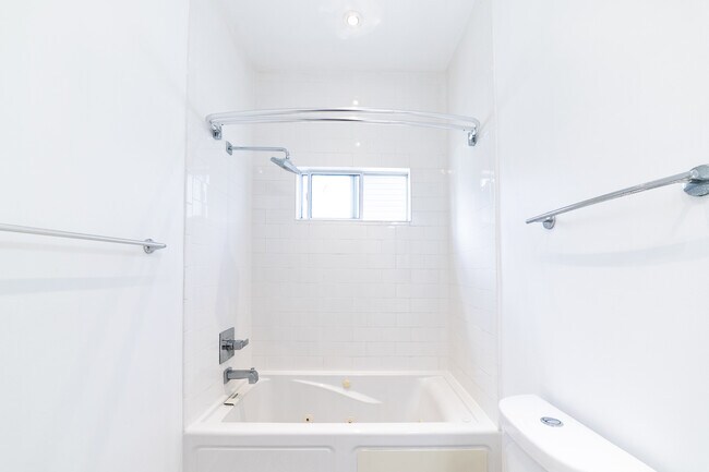Building Photo - 321 Heliotrope Dr