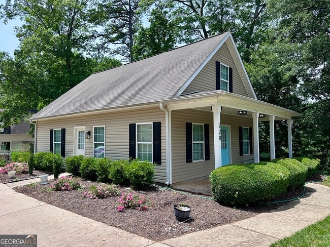 Building Photo - 728 Skyview Dr NE