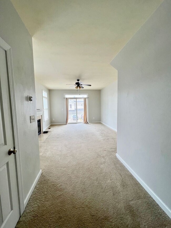 Building Photo - 3BD/3.5BA Condo w/ Garage in Chicks Beach!...