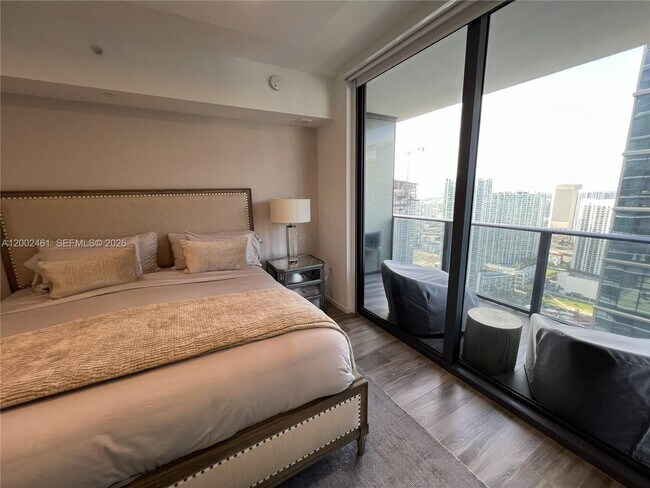 Building Photo - 801 S Miami Ave