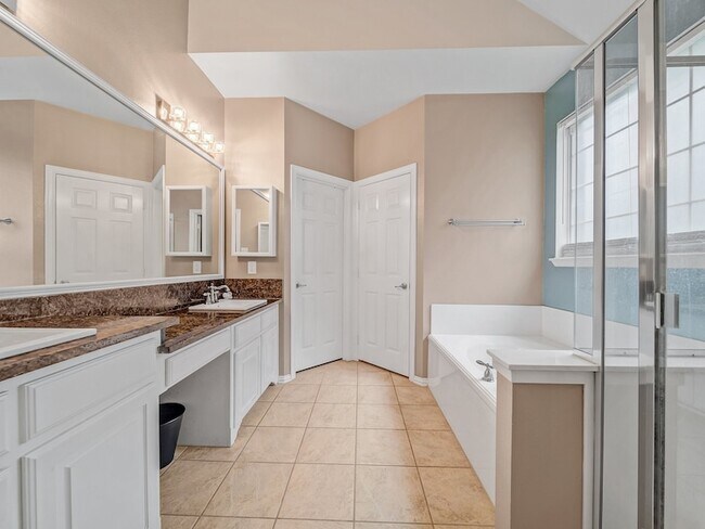 Building Photo - 13444 Bavarian Dr