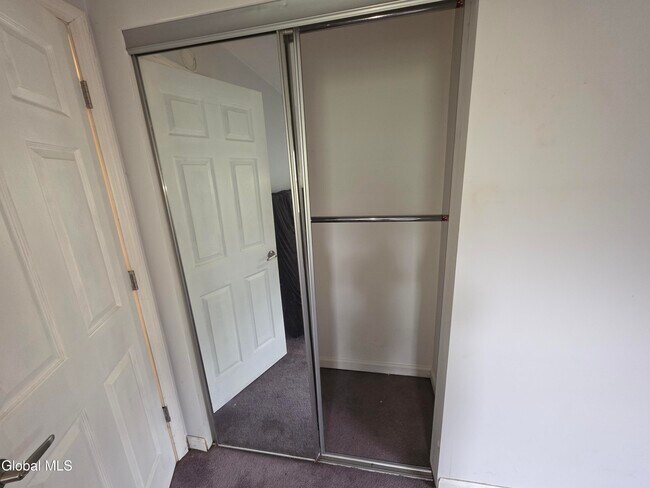 Building Photo - 15 Ashdown Rd