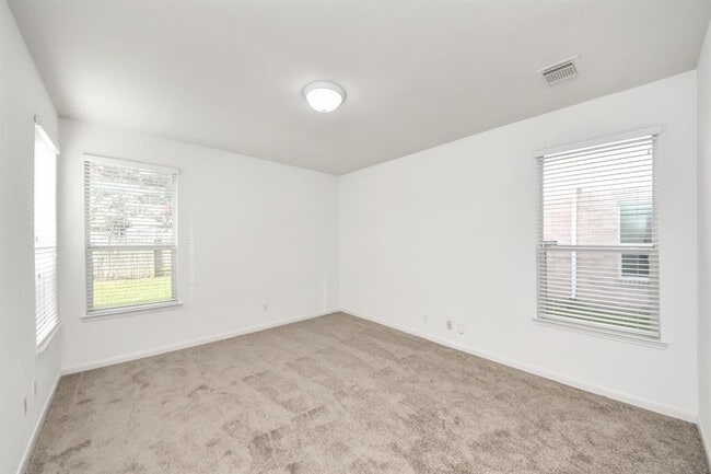 Building Photo - 21531 Pointed Oak Ln
