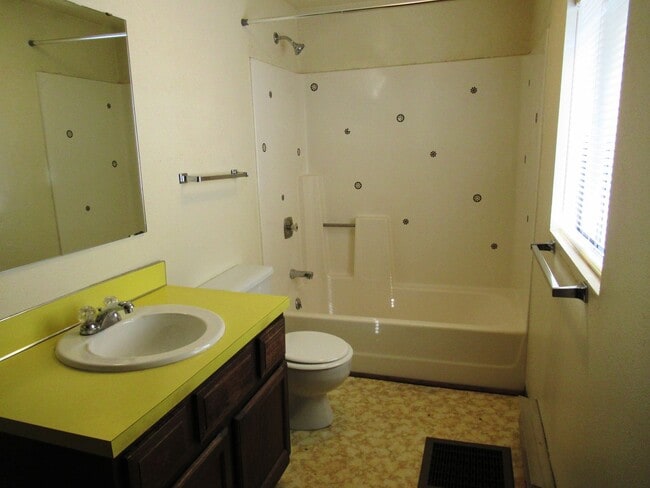 Building Photo - Downtown 2 bedroom duplex in Whitefish