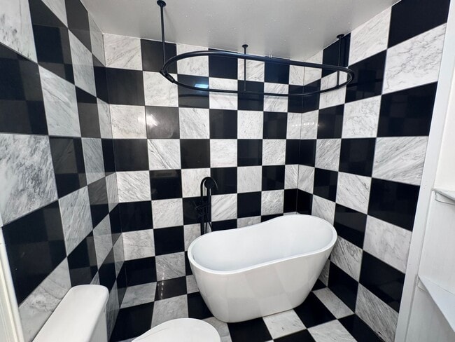 Building Photo - 2005 8th Ave N