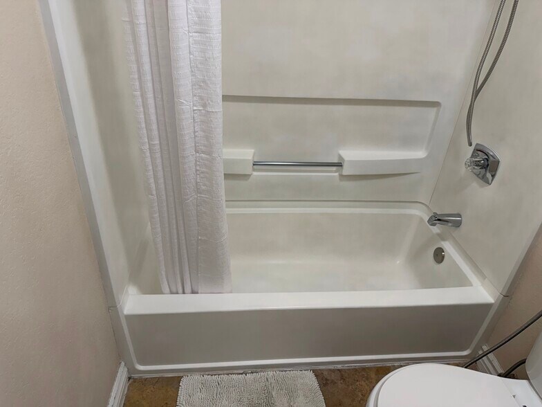 Building Photo - 8889 Caminito Plaza Centro