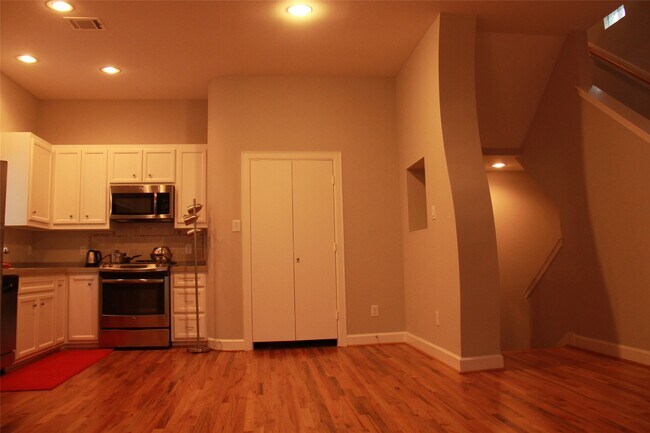 Building Photo - 3703 Main Poplar Dr