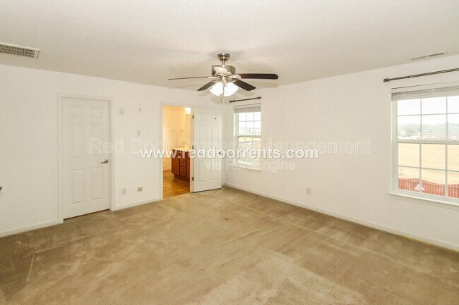 Building Photo - 10031 Golden Dr