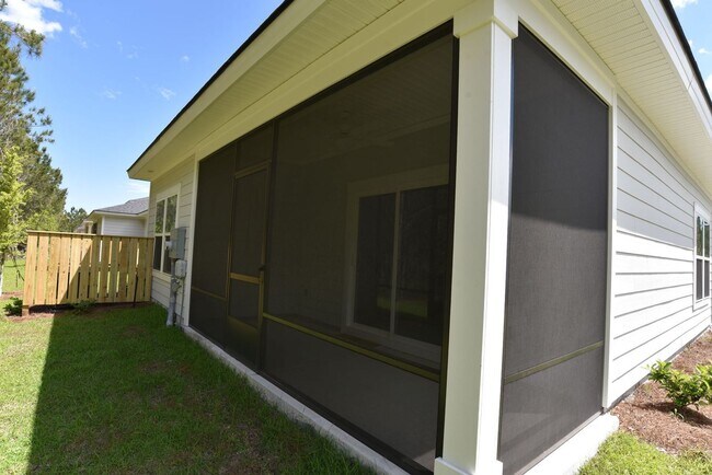 Building Photo - Charming Town Home Available