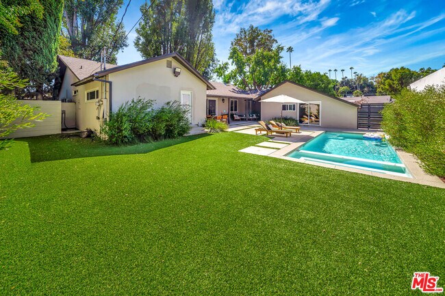 Building Photo - 19841 Henshaw St