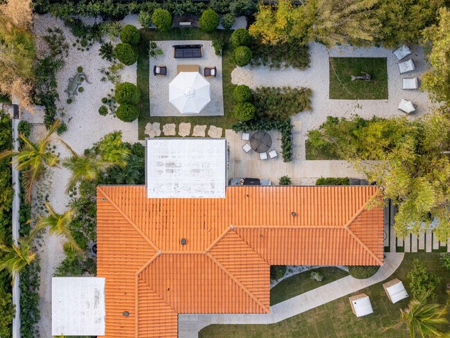 Building Photo - 3415 N Flagler Dr