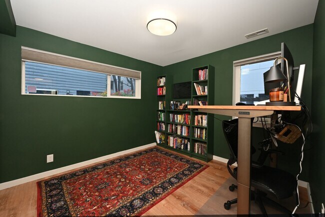 Building Photo - 3-Story Ballard Home - In Unit Washer/Dryer, Rooftop Deck