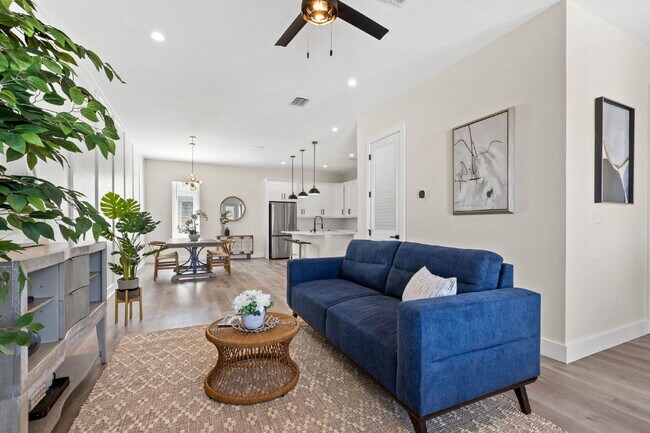 Building Photo - 3 Bedroom Townhouse in Tampa Heights