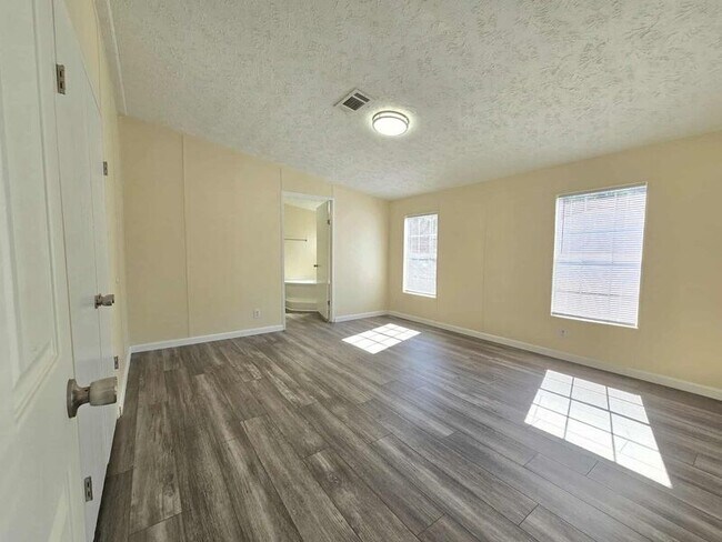 Building Photo - 127 Knollwood Dr