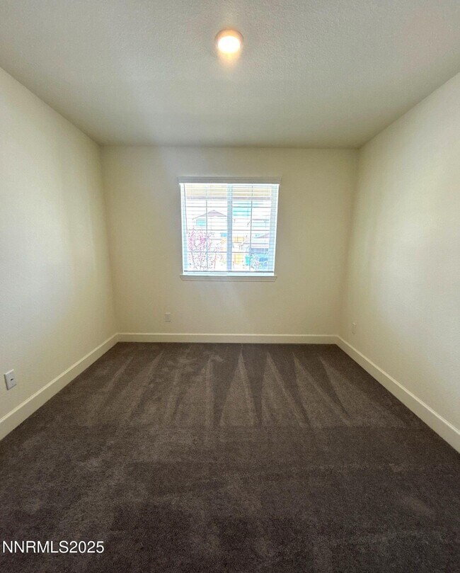 Building Photo - 963 Cascade Range Dr