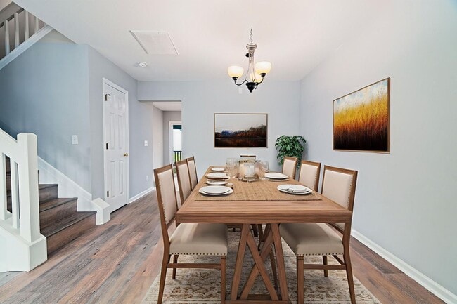 Building Photo - Stylish Comfort in a Prime Location!