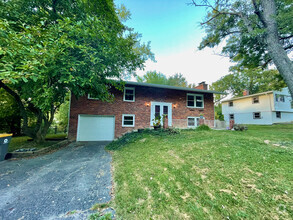 Building Photo - 4227 E Cambridge Dr