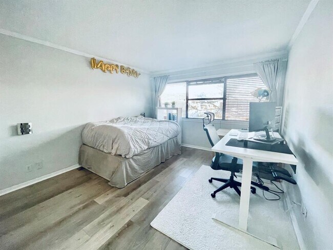 Building Photo - 8888 Tallwood Dr