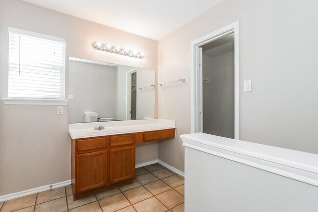 Building Photo - 16406 Chandler Ridge Ln