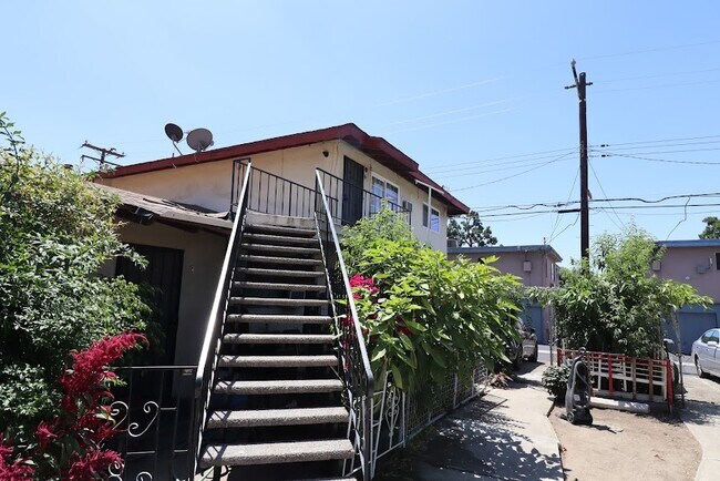 Building Photo - 4683 Canoga St