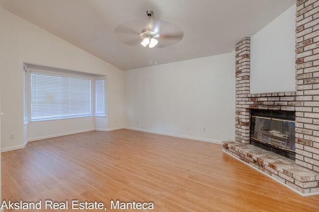 Building Photo - 15046 Cambridge Dr