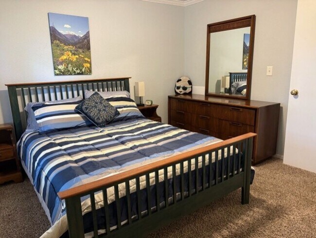 Building Photo - Fully Furnished Cozy 2-Bedroom Living in Desirable Tumwater Hill