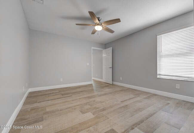 Building Photo - 1325 California Dr