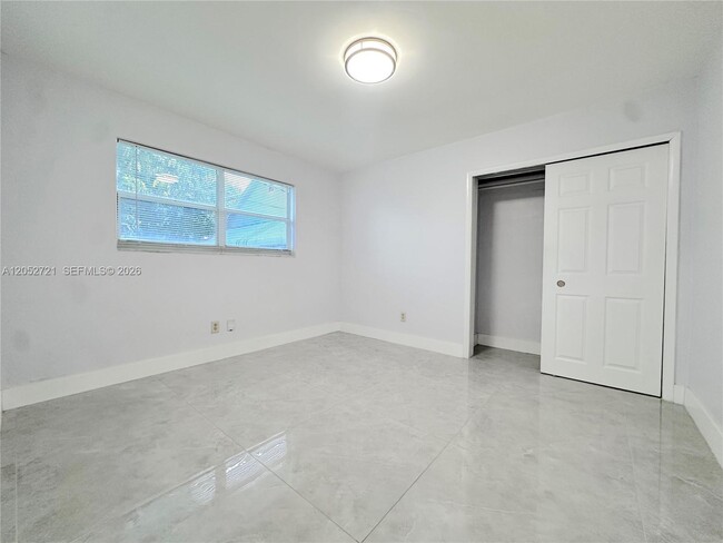 Building Photo - 940 NW 32nd Ct