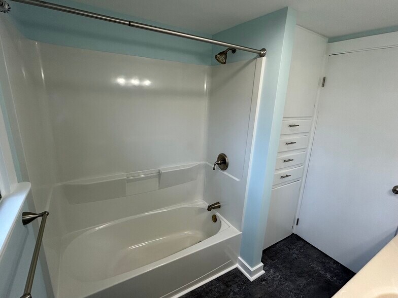 Building Photo - 810 Mc Connell St