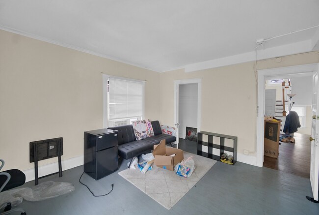 Building Photo - 2000 Sherman Ave