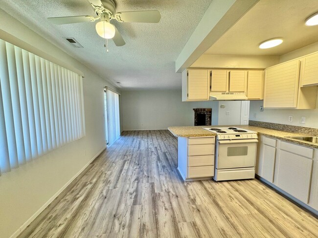 Building Photo - Salmon Creek Condo with Swim, hot tub and ...